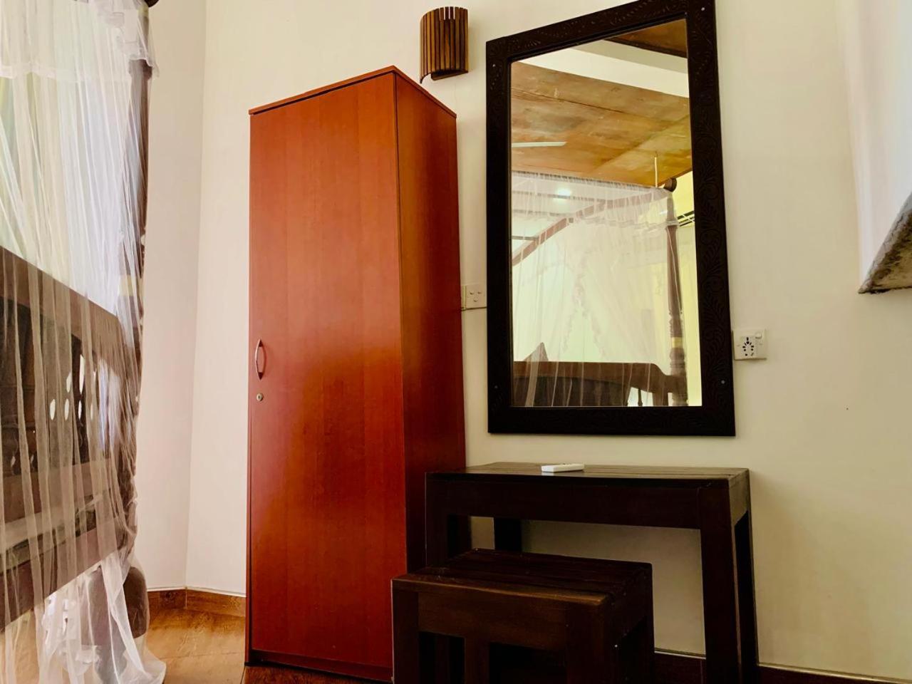 Poppies Mirissa Hotel Ngoại thất bức ảnh
