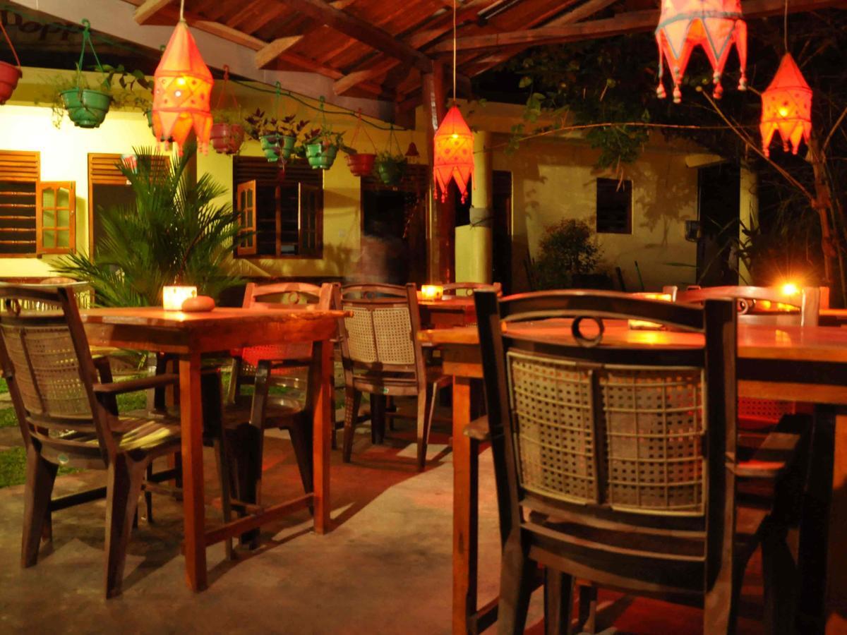 Poppies Mirissa Hotel Ngoại thất bức ảnh